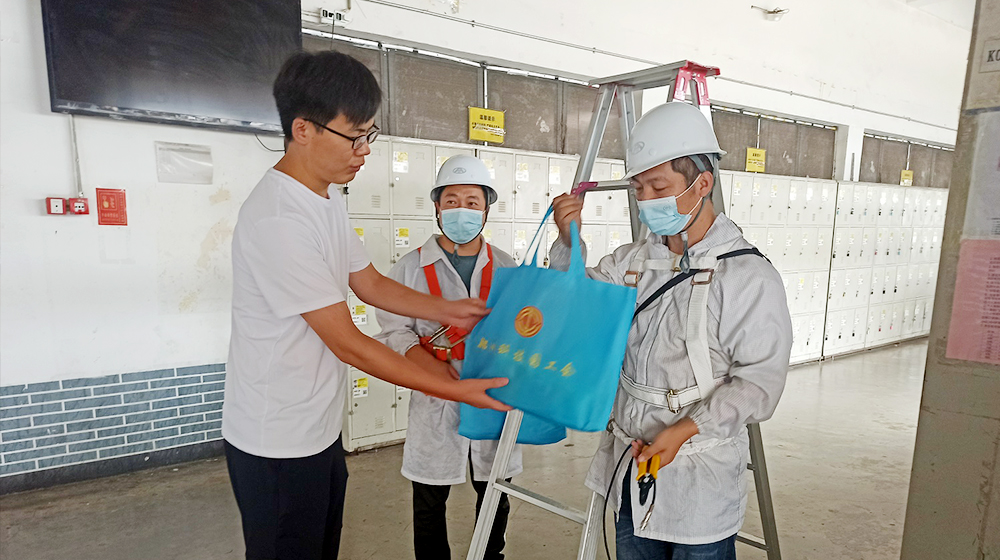 【郑州】喜！礼物送到岗位上