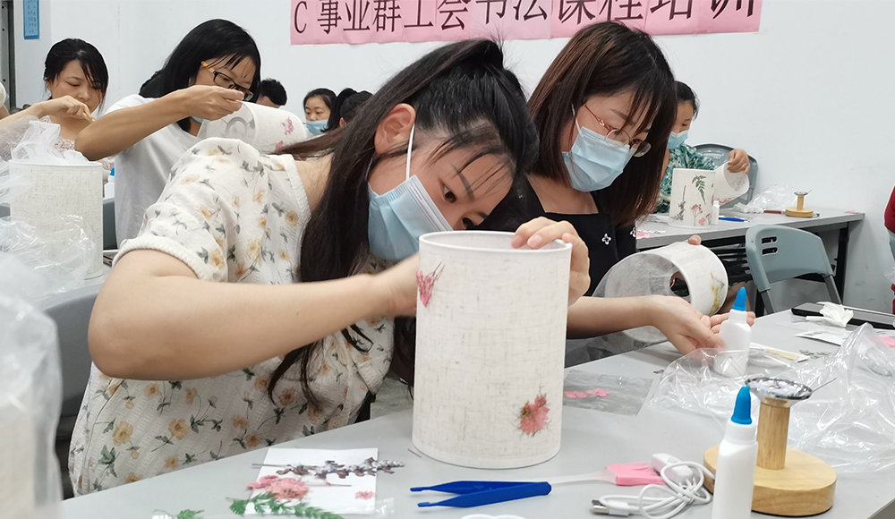 【武汉】女工学压花