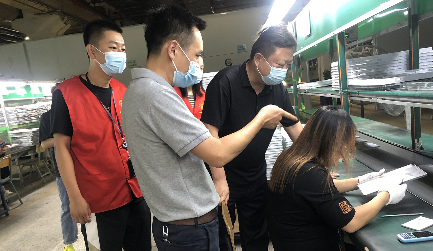 【廊坊】工会干部进车间