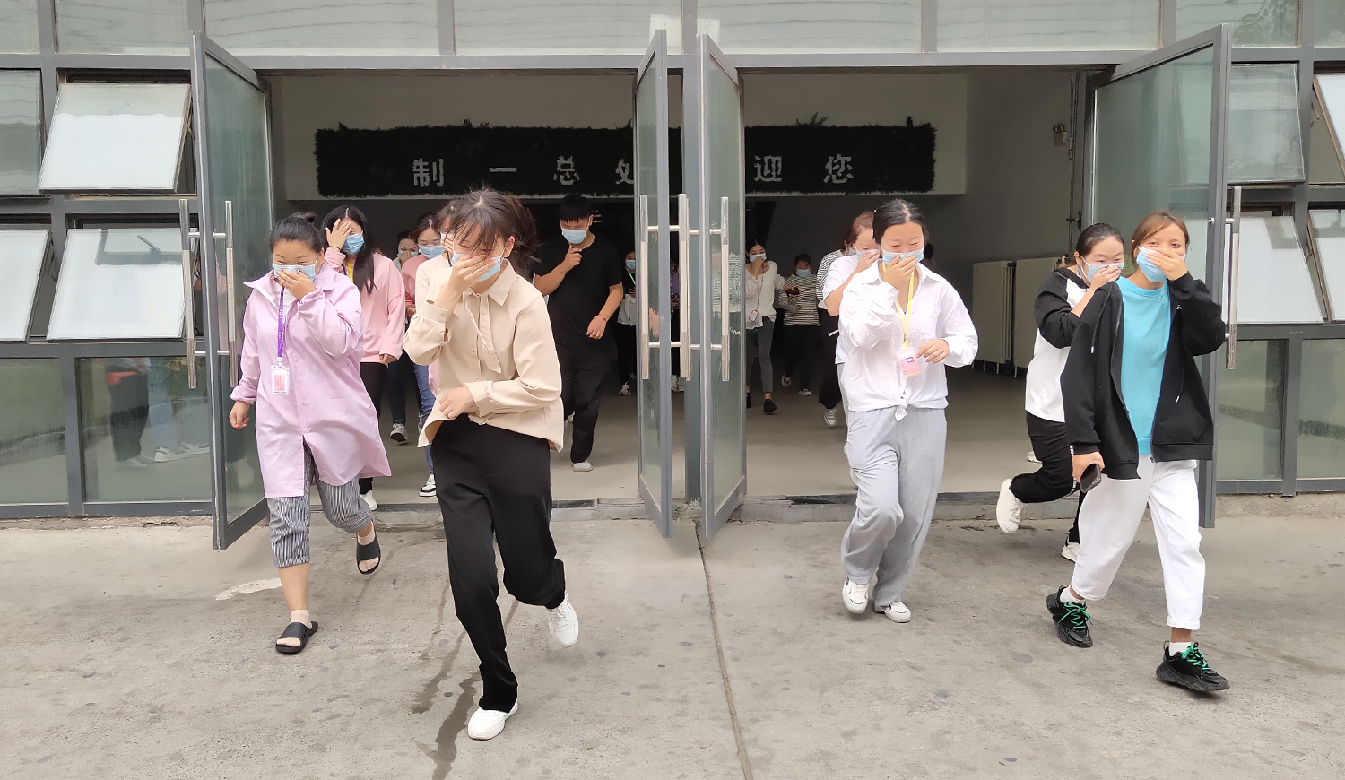 【郑州】“火场”大逃生