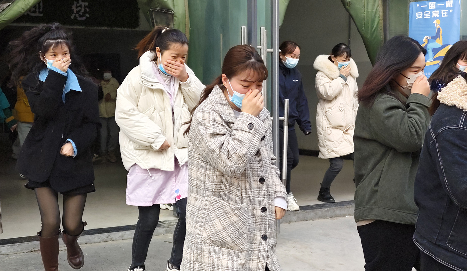 【郑州】警报响起，撤！