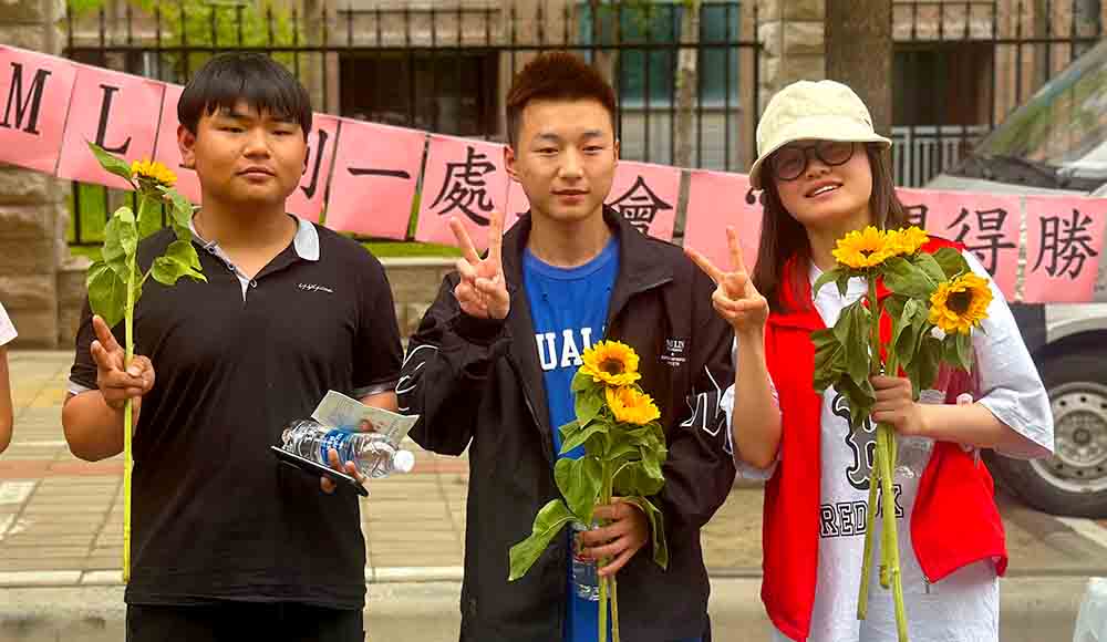  【郑州】志愿者高考献花