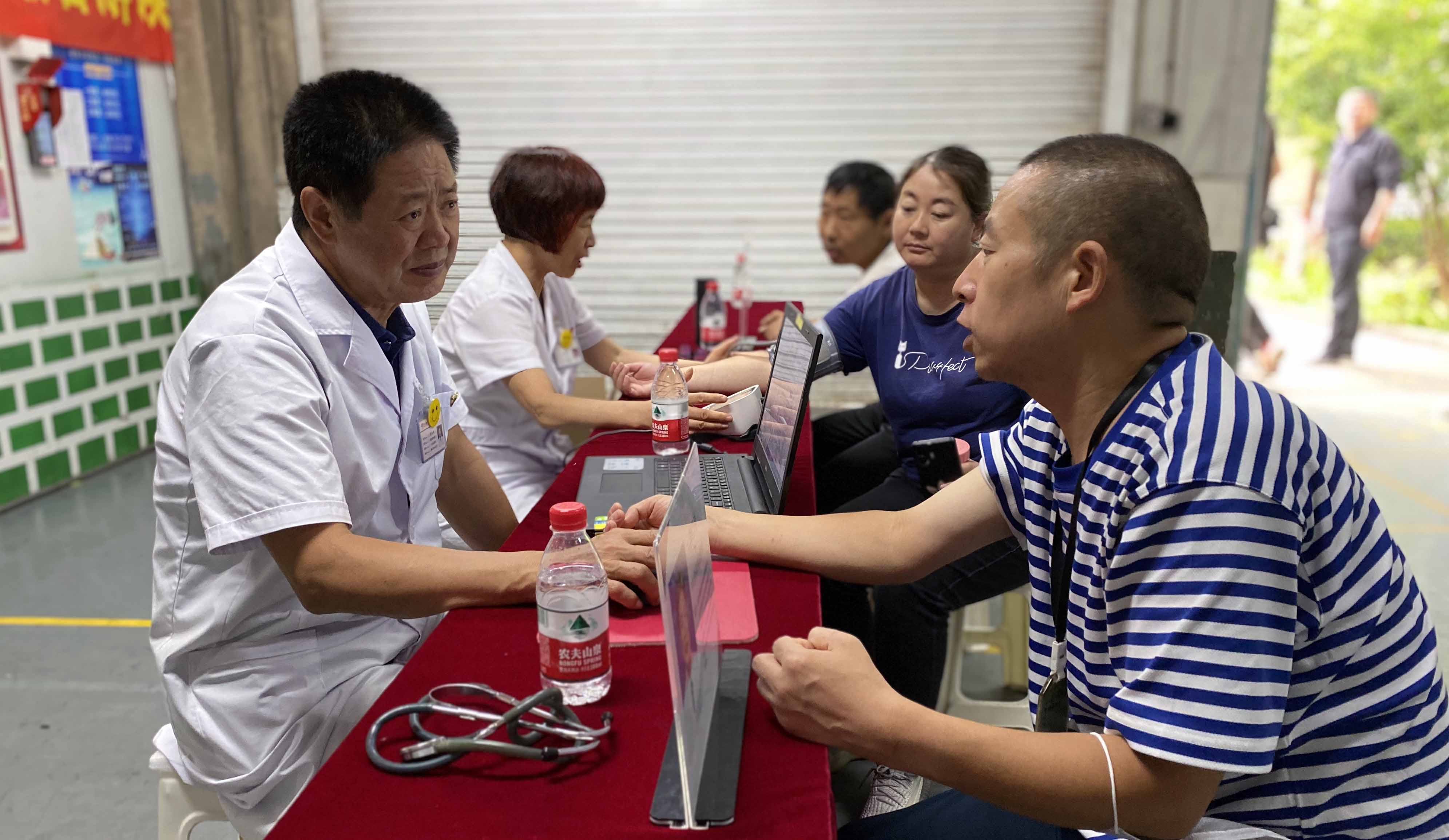 【济源】健康专家下基层答疑