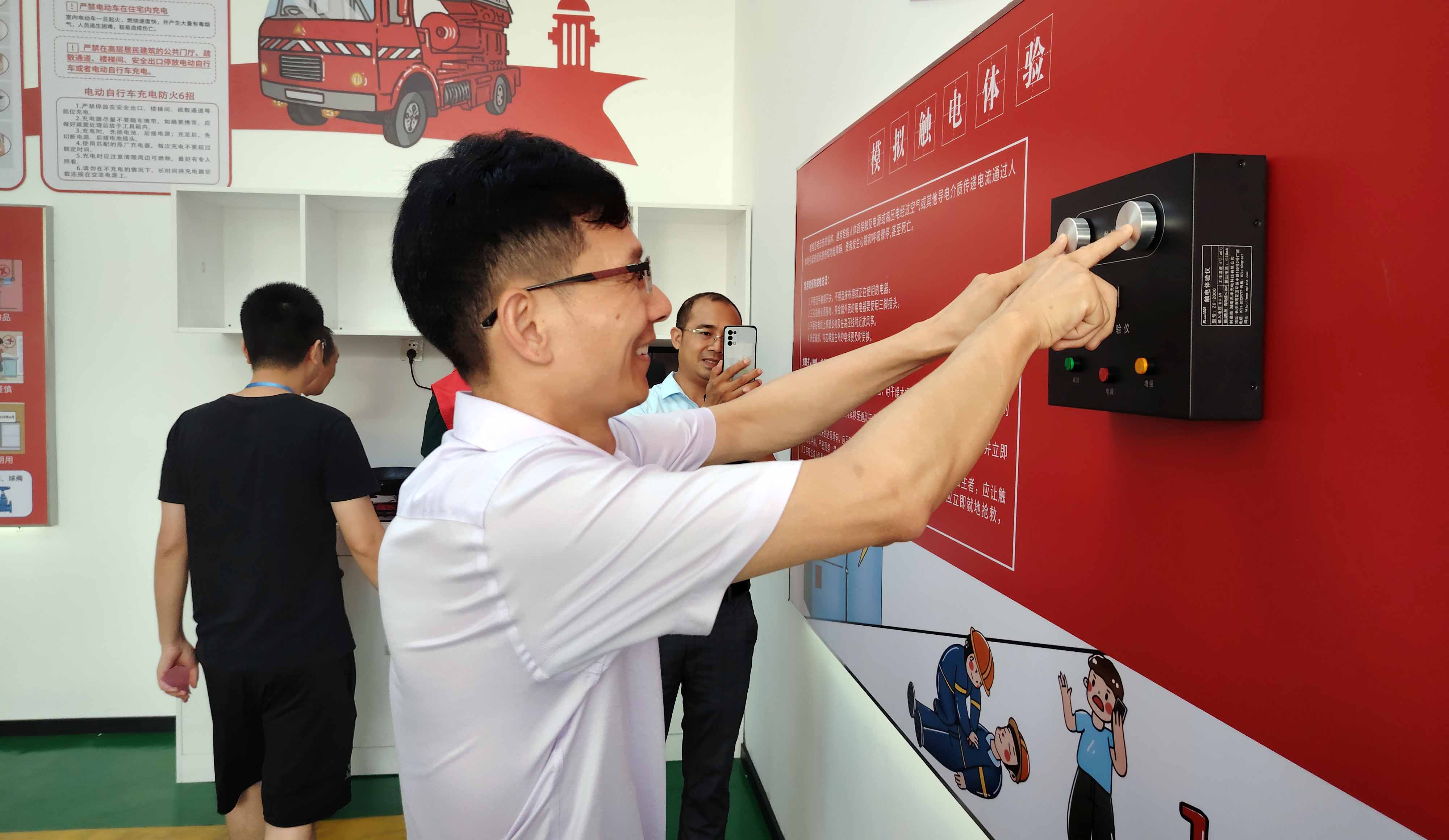 【深圳】员工学习急救