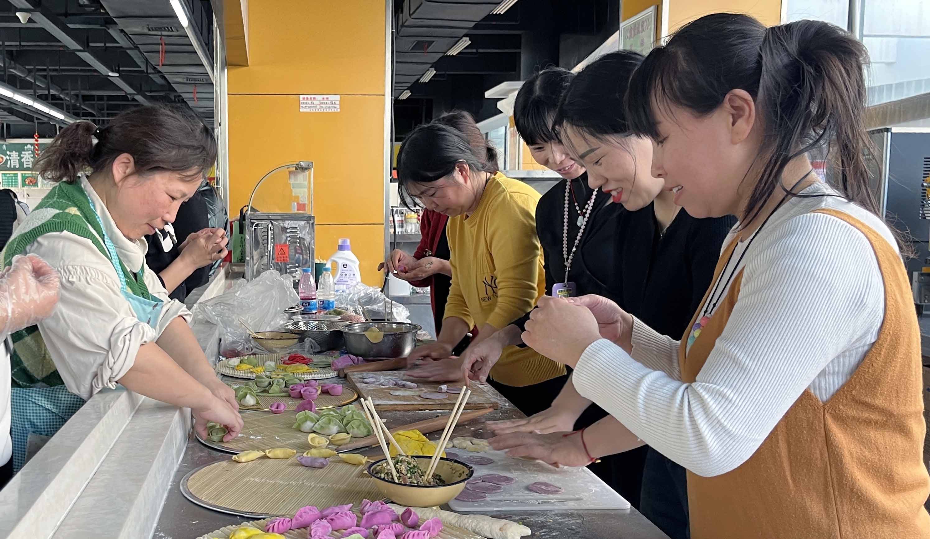 【郑州】制二处员工花式包饺