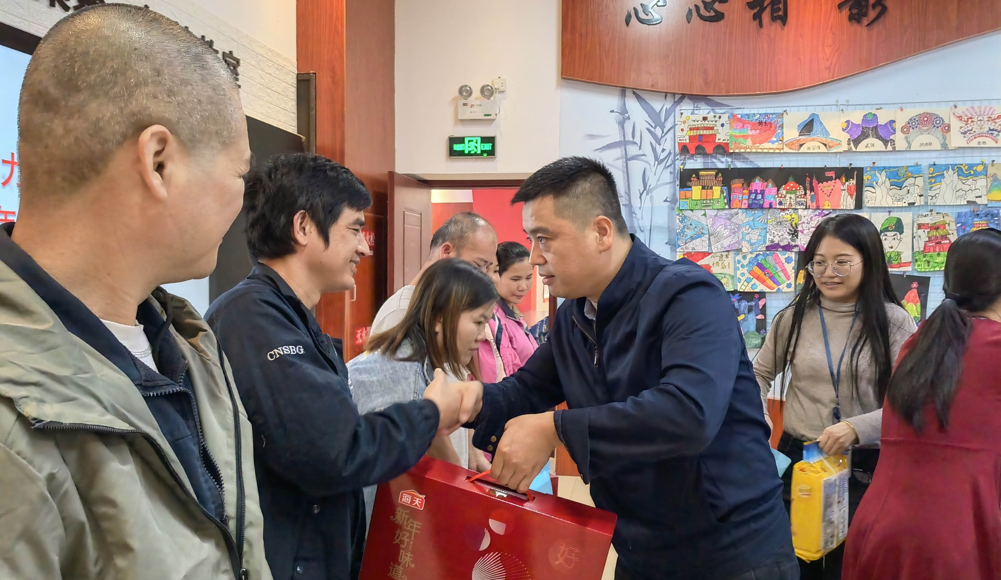 【南宁】工会送物资