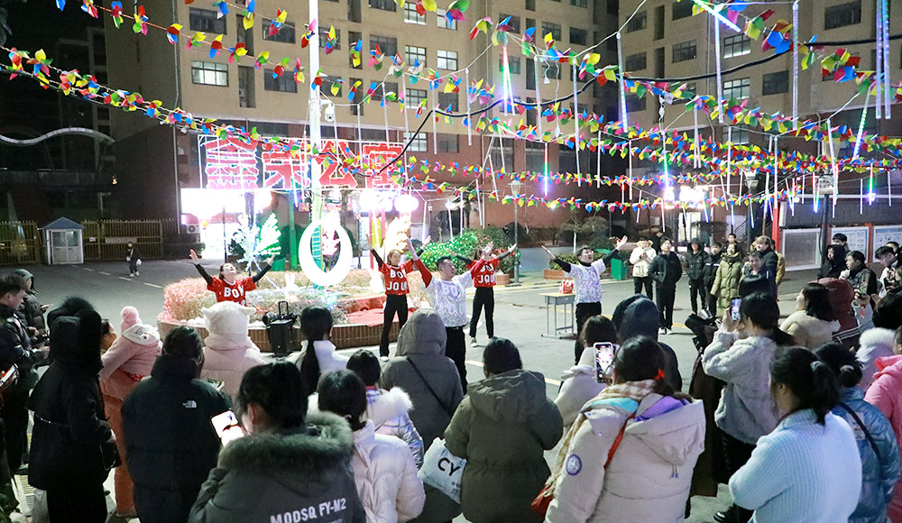 【郑州】公寓举办文艺巡演