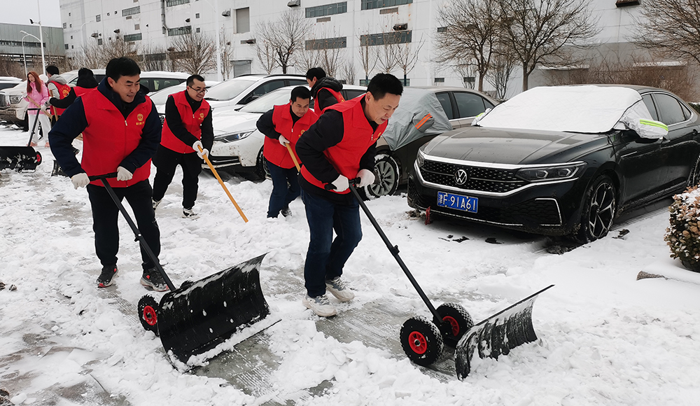 【天津】红马甲奋力扫积雪
