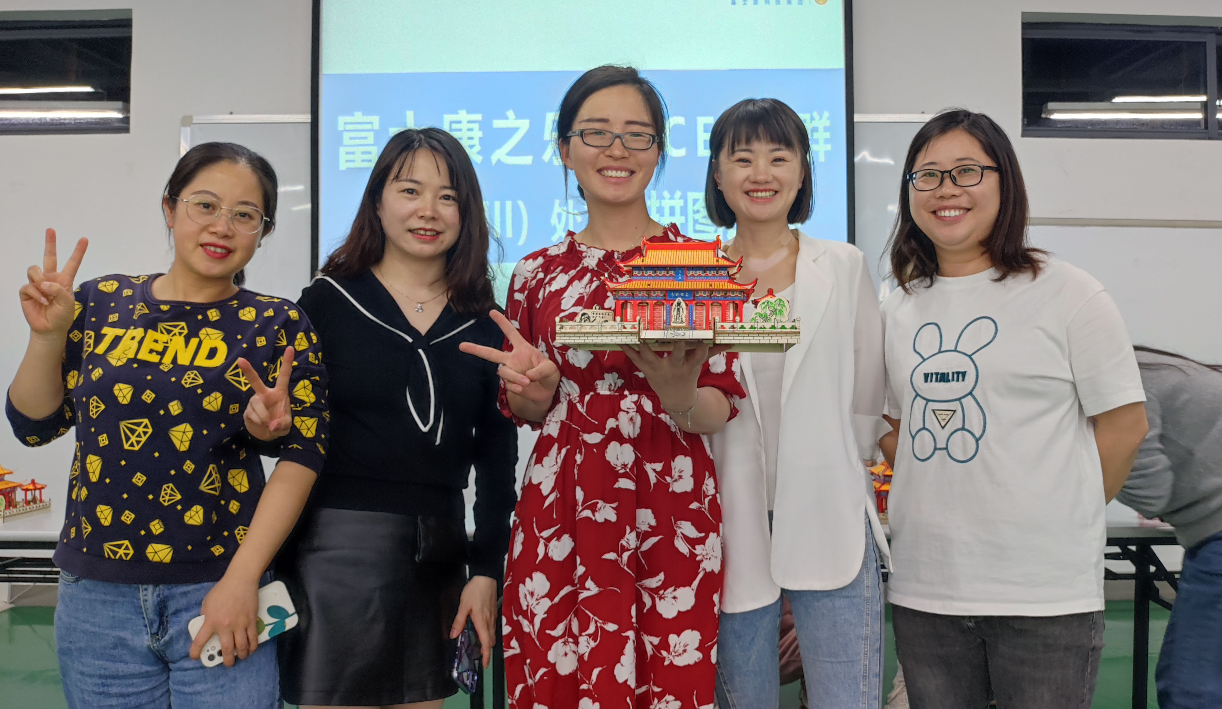【成都】女工拼出木质孔子府