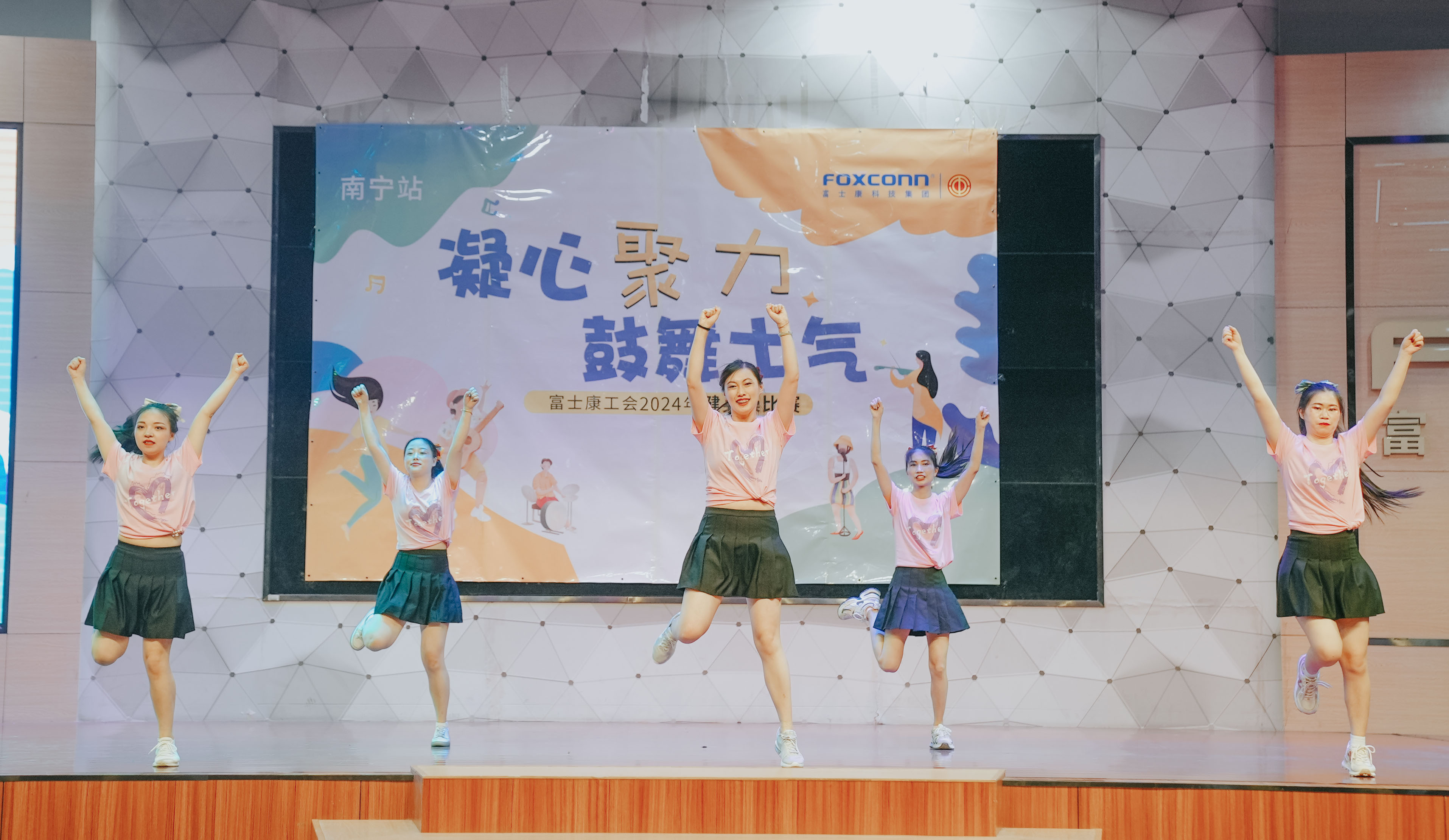 【南宁】健身达人展示青春活力