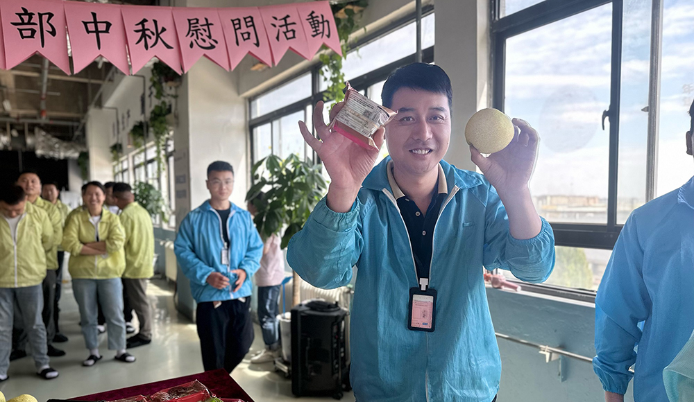 【郑州】车间门口送水果
