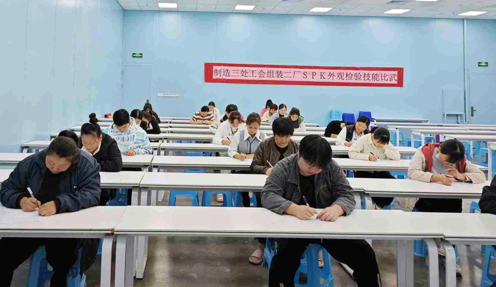 【兰考】众选手车间比技能