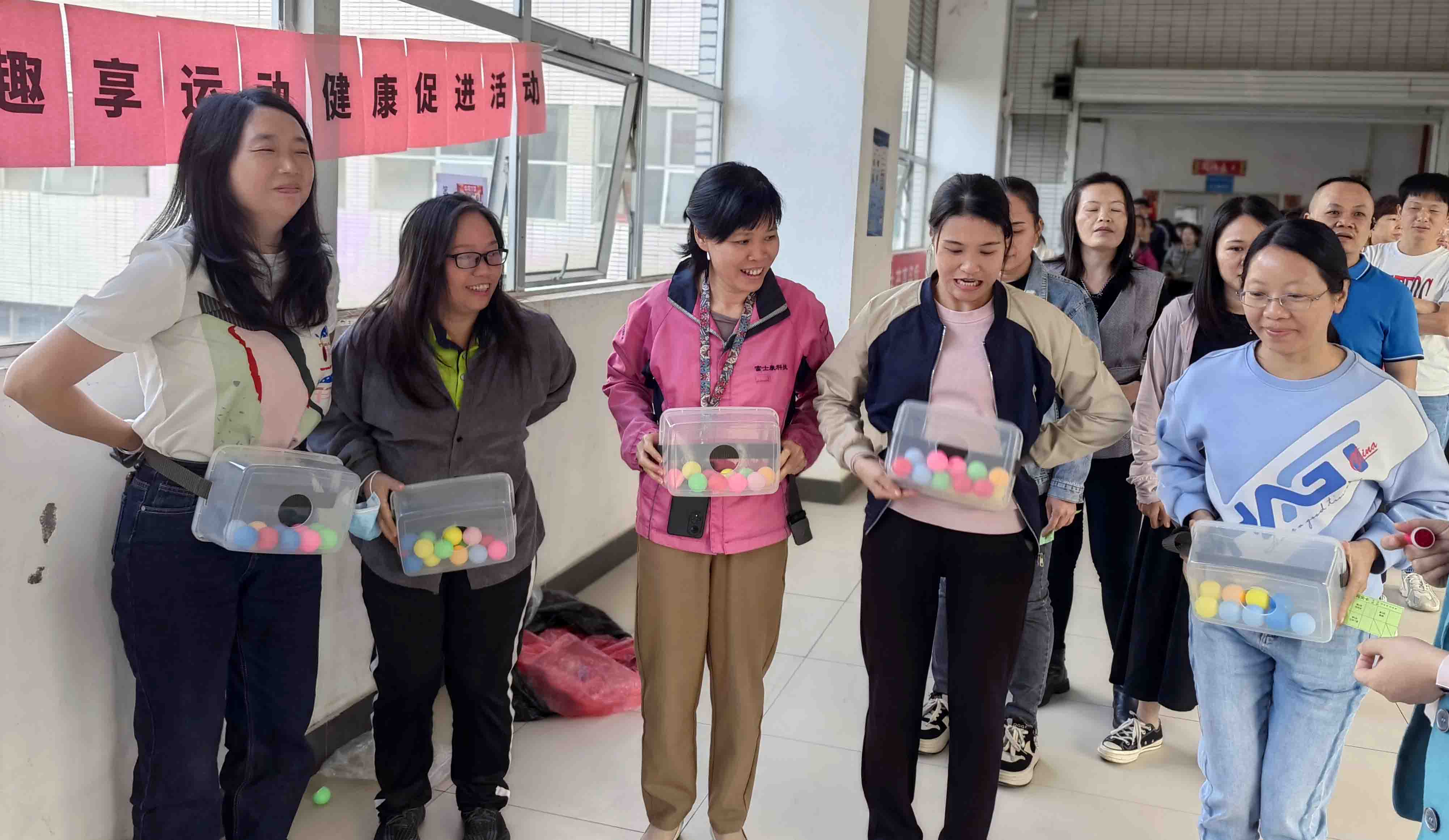 【南宁】“公鸡”跑上连廊