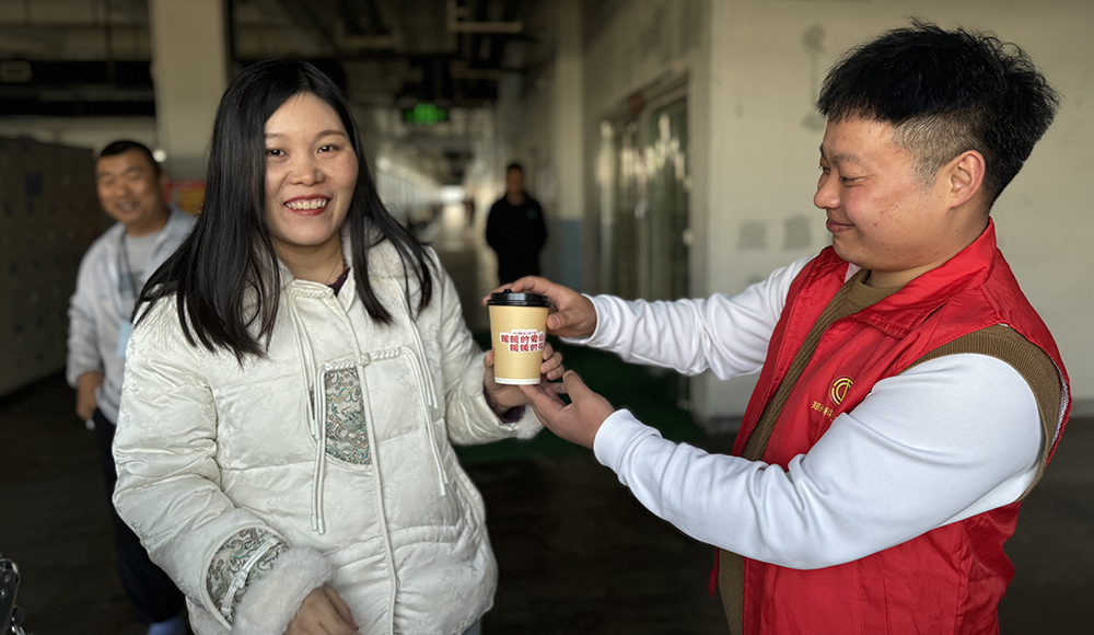 【郑州】工会蹲点送姜汤