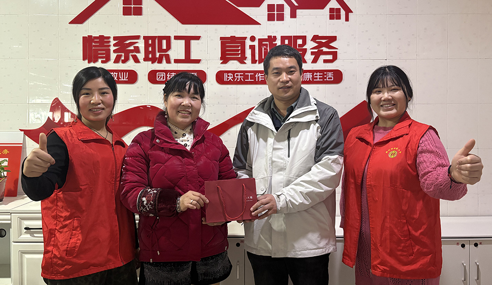 【郑州】两位“老兵”领金章