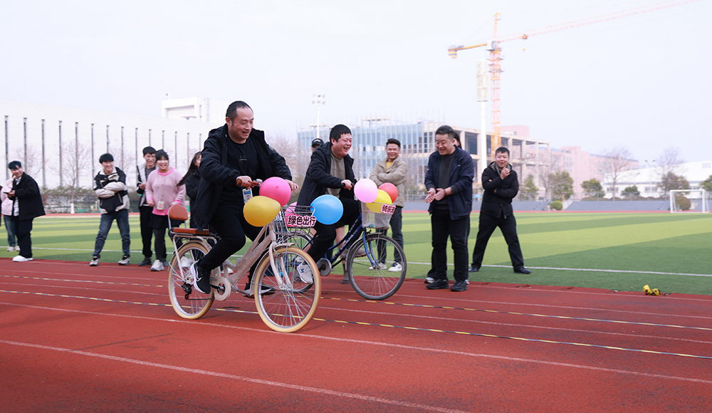 【郑州】自行车高手拼技巧