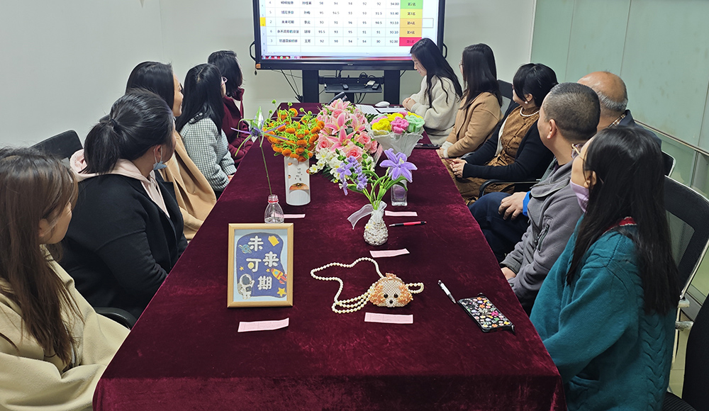 【武汉】巧手编出珍珠钱包