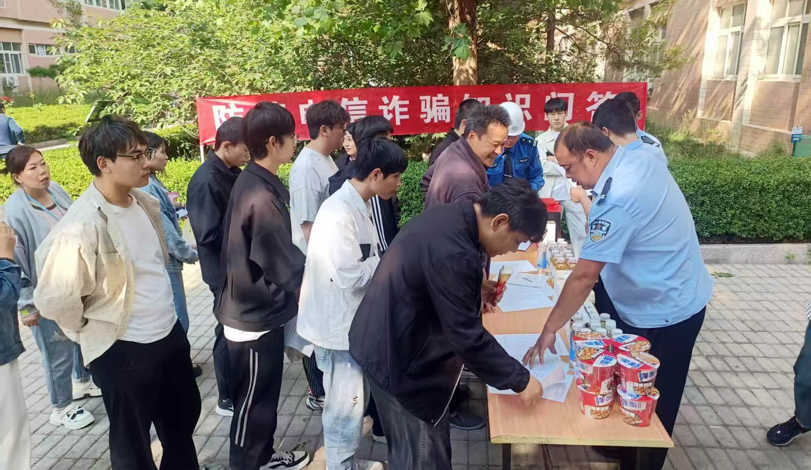  【烟台】民警入园，员工答题
