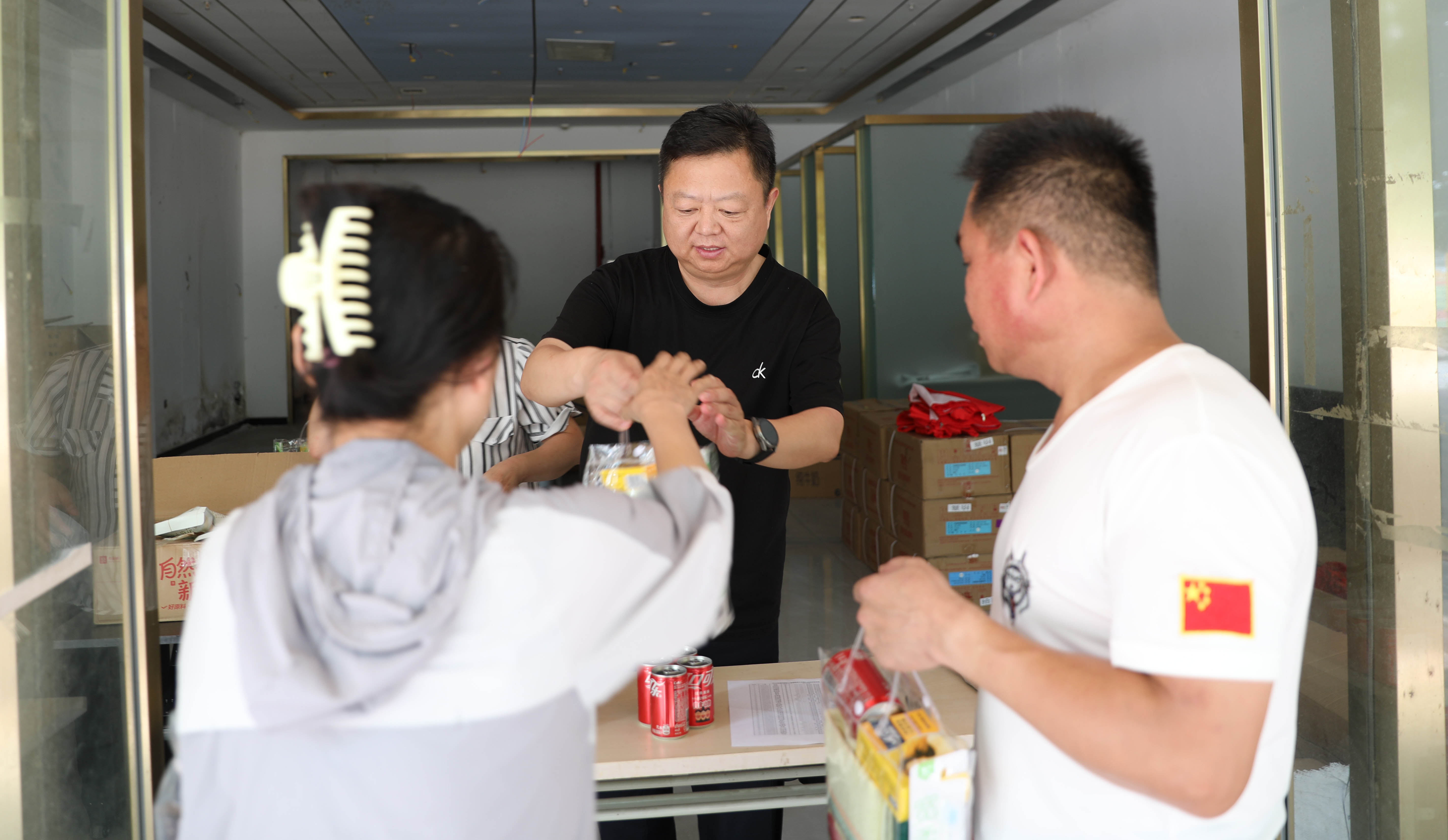 【廊坊】残疾员工领到礼包