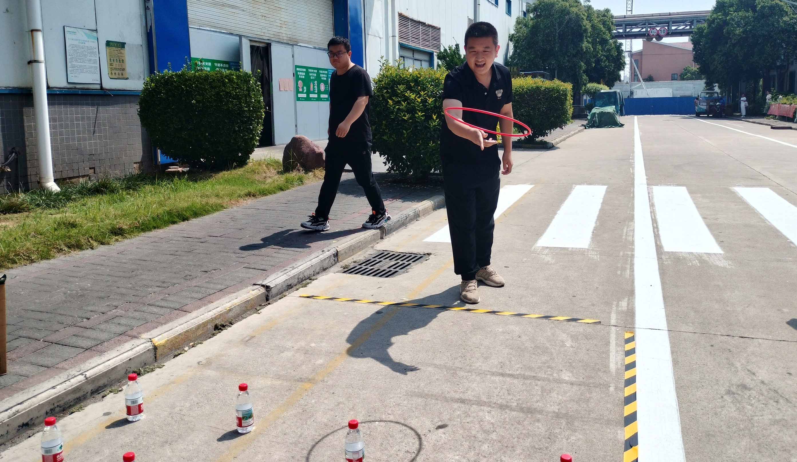 【济源】离开车间，众人玩游戏