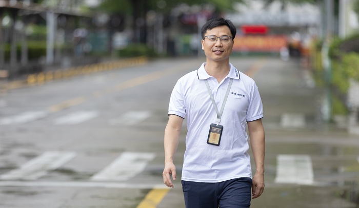 富士康的“黄教授”，获奖50万