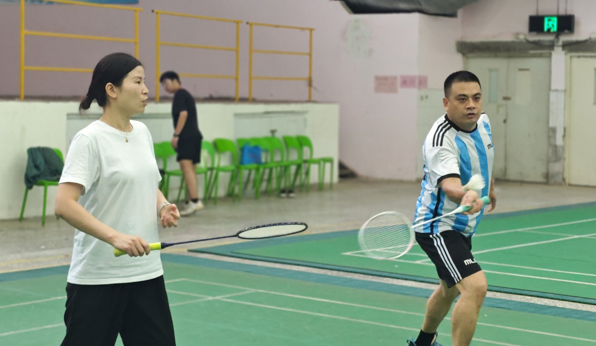 【郑州】“飞扬梦想”羽毛球赛落幕