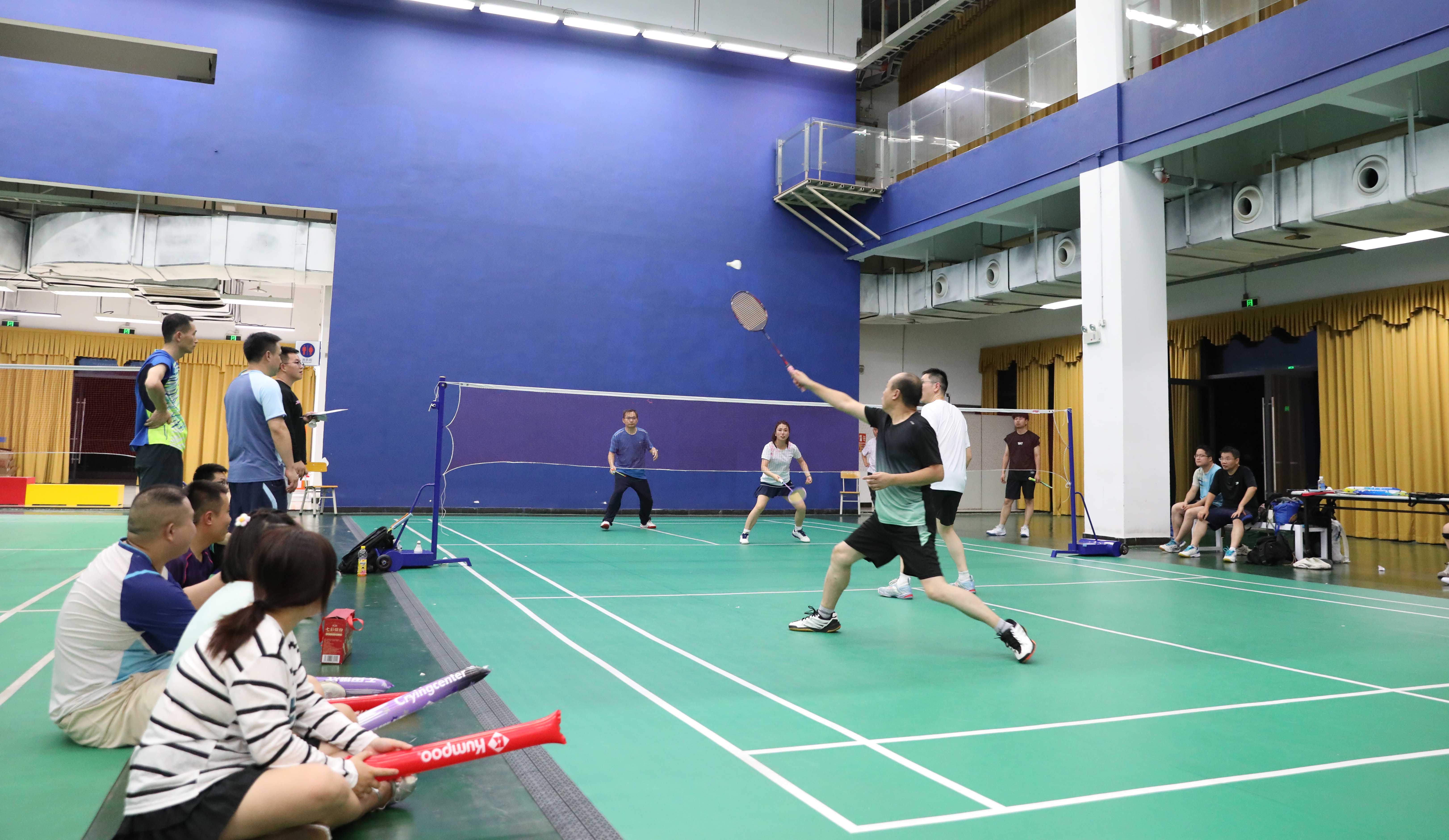 【成都】观众看球赛，激情满怀