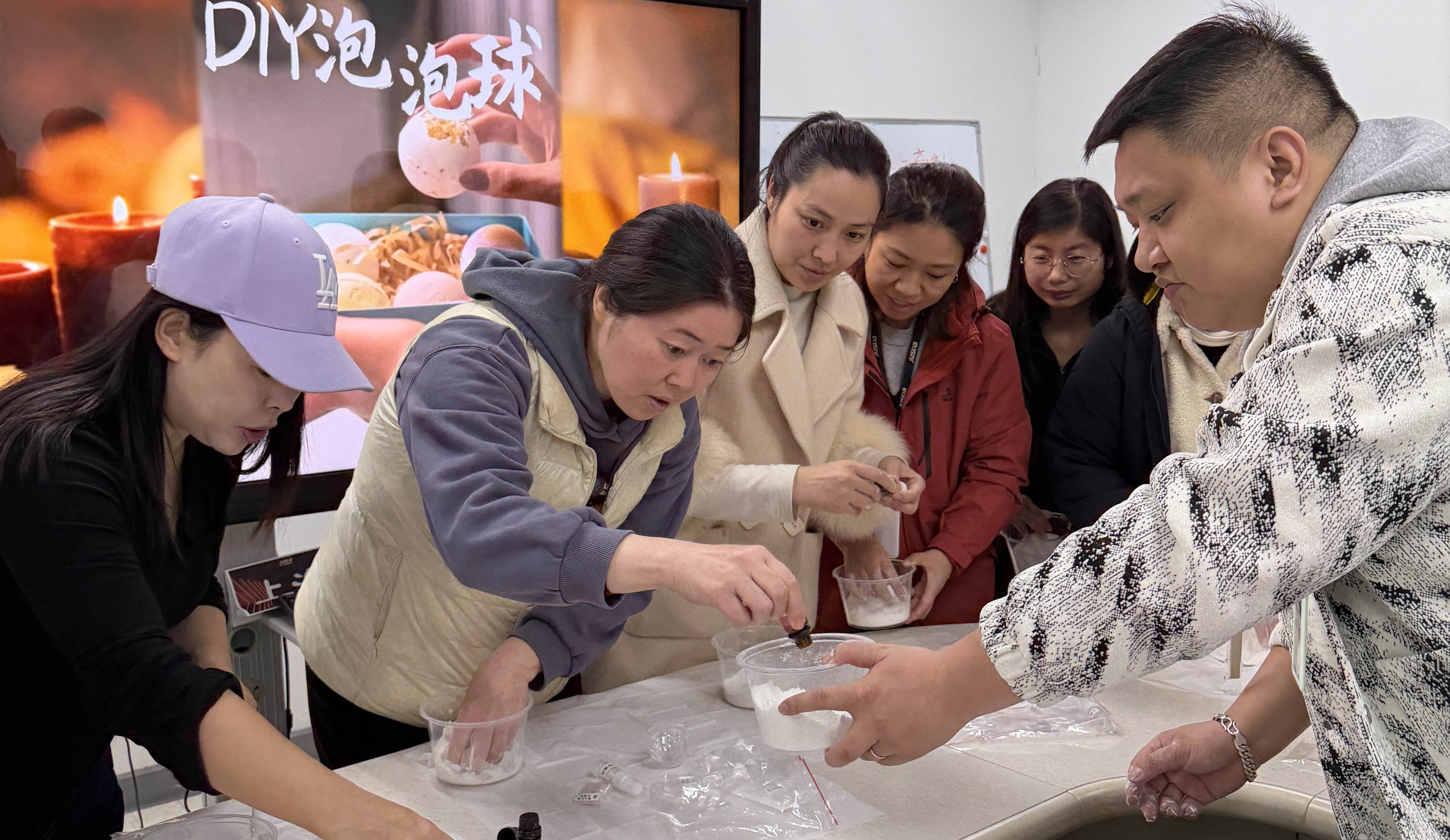 【上海】员工制作扩香石